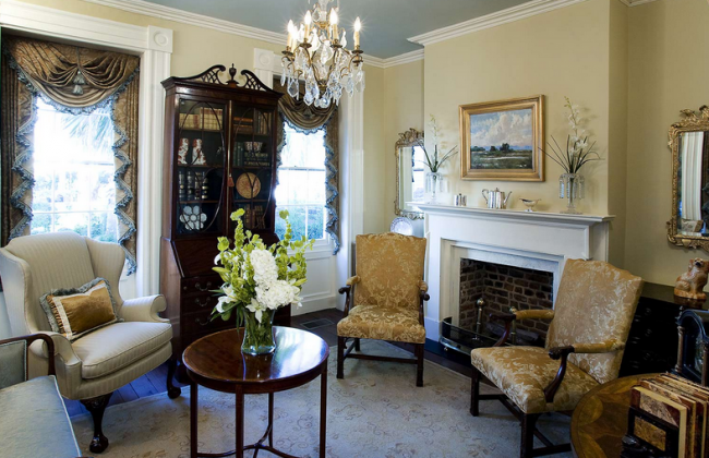 Traditional Charleston Interior Design: An 1800s Home ...